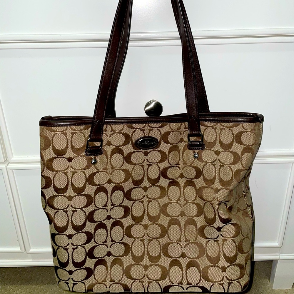 Coach Tote, (Great Condition)